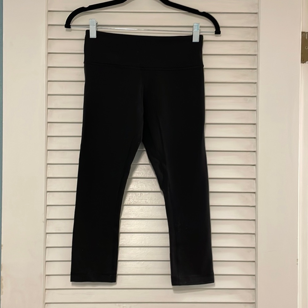 lululemon cropped leggings; Size: 4; Color: Black